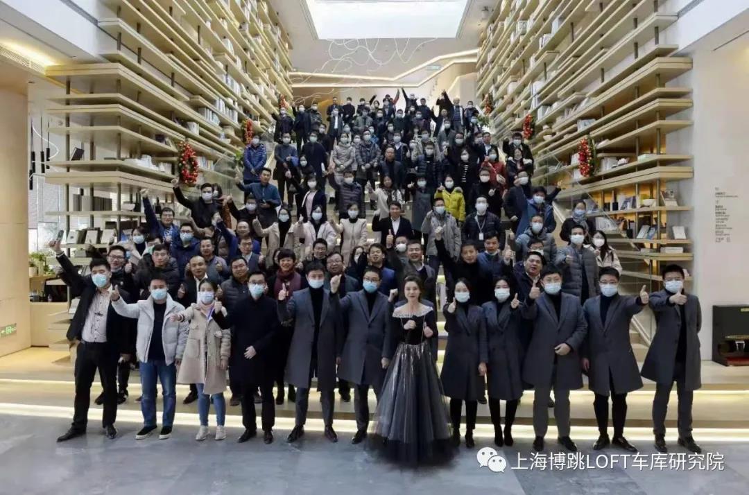 长宁全国一百多人在华侨城汉口道6号参观研讨LOFT专利车库技术！